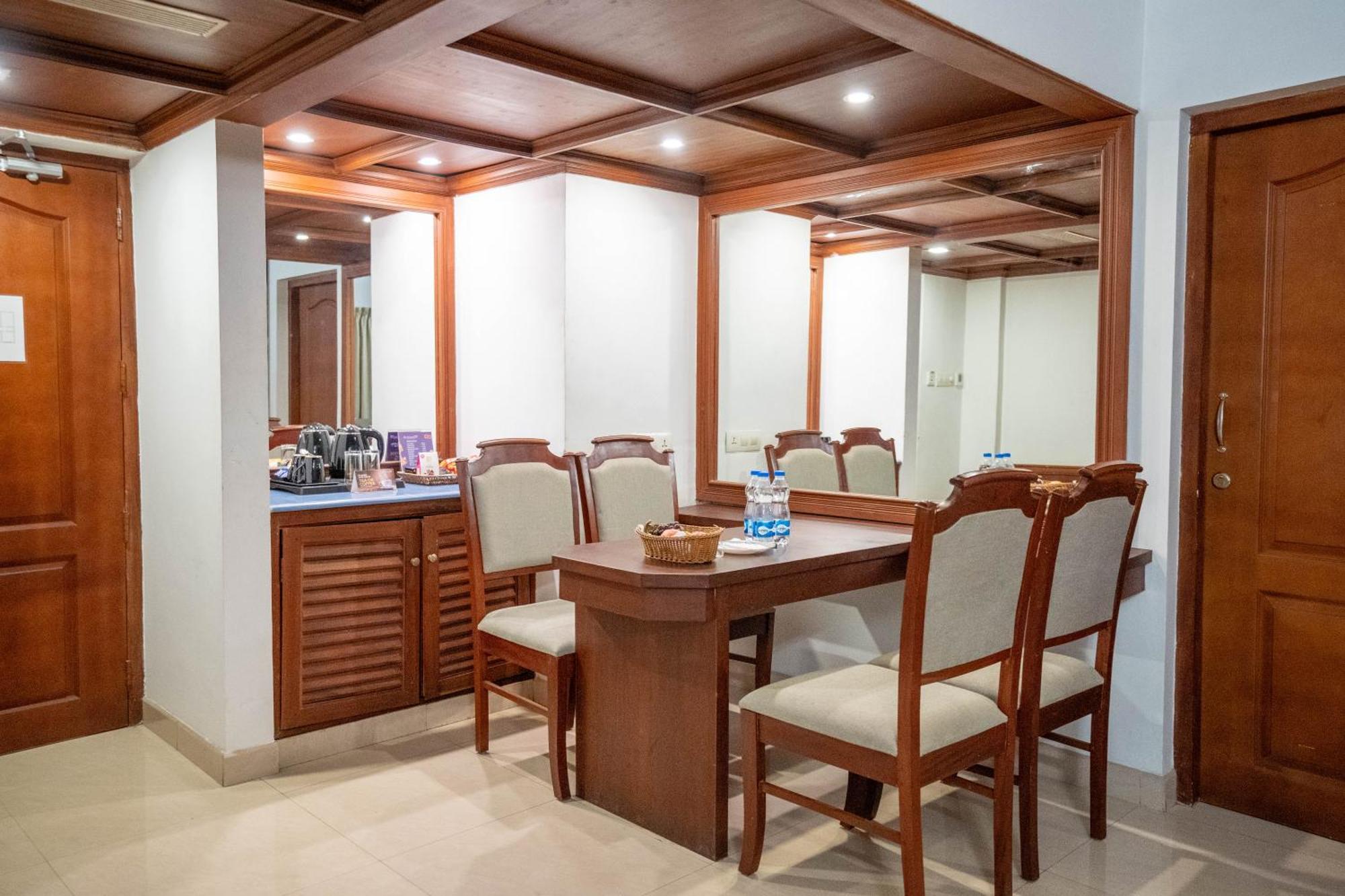 Casino Hotels Ltd Thrissur Экстерьер фото